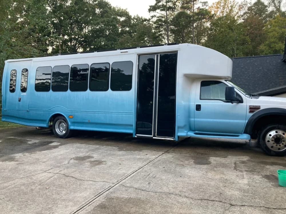 2010 Ford F550 Odyssey XL - Image 5