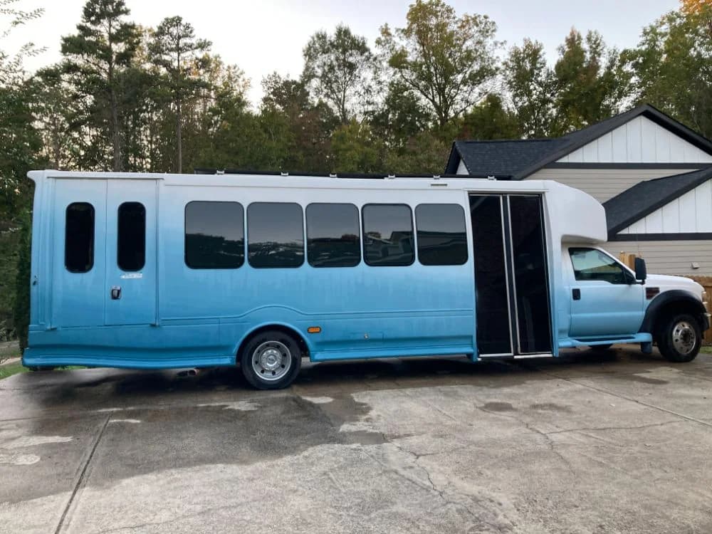 2010 Ford F550 Odyssey XL - Image 7