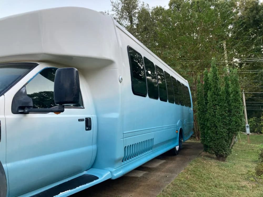 2010 Ford F550 Odyssey XL - Image 9