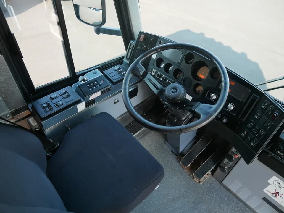 2003 MCI D4000 Coach Bus - Image 5