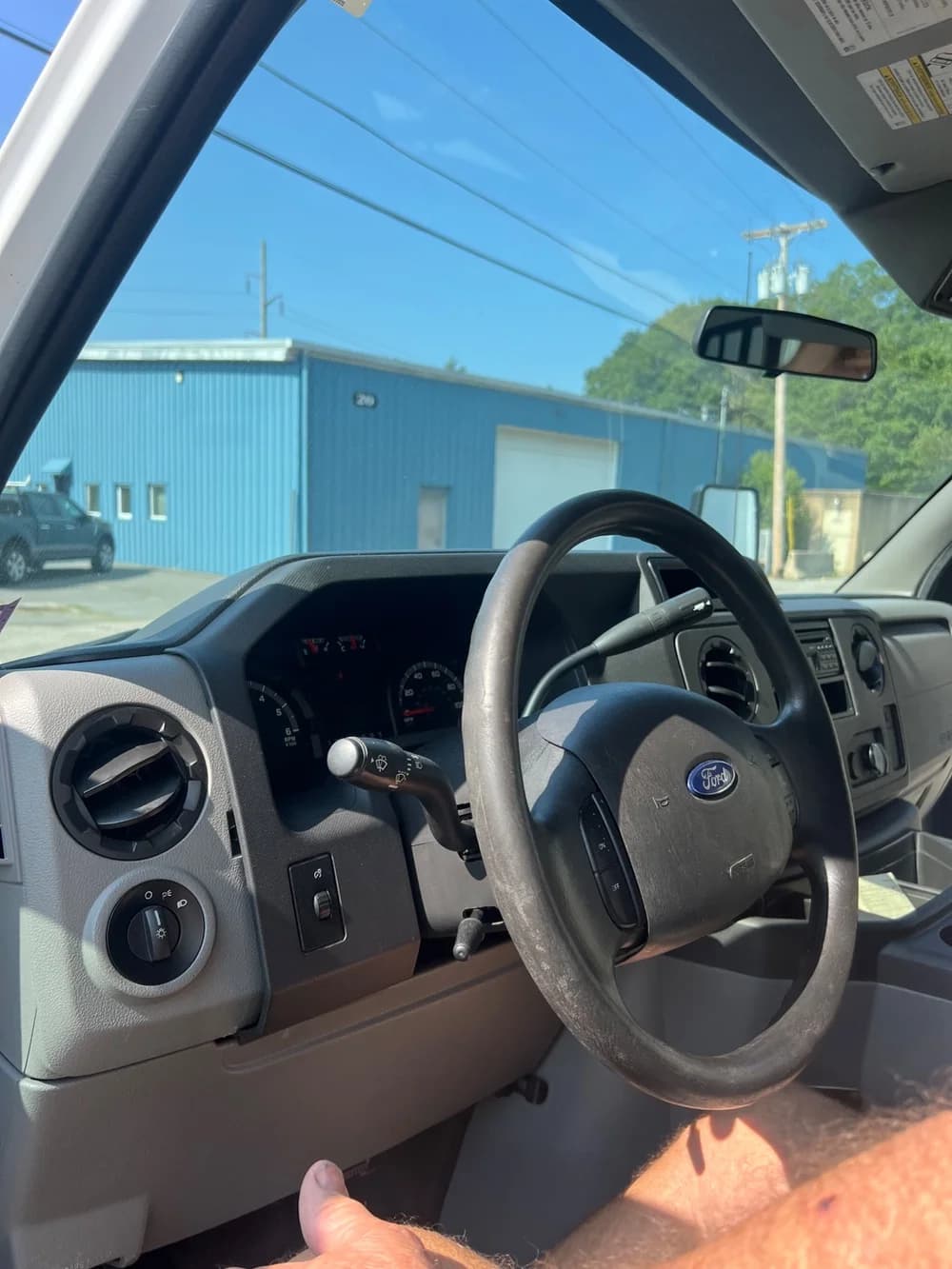 2016 Ford E 350 - Image 3