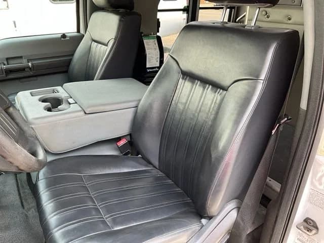 2015 Ford Super Duty F-550 DRW - Image 14