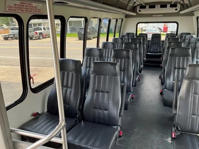 2015 Ford Super Duty F-550 DRW - Image 20