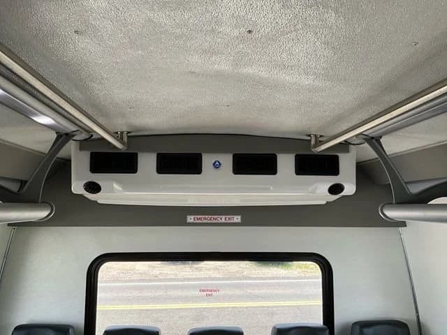 2015 Ford Super Duty F-550 DRW - Image 23