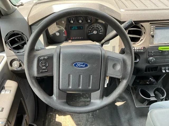 2015 Ford Super Duty F-550 DRW - Image 30