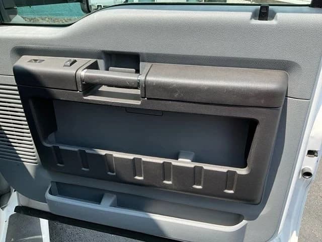 2015 Ford Super Duty F-550 DRW - Image 35