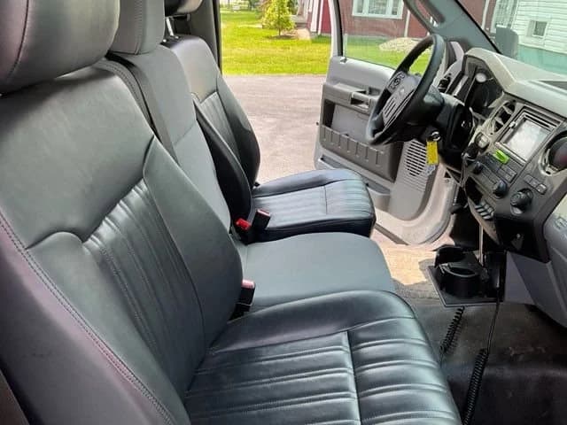 2015 Ford Super Duty F-550 DRW - Image 37