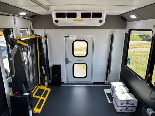 2023 Ford E350 ADA Shuttle Bus - Image 9
