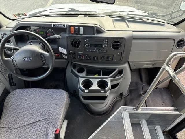 2017 Ford E-Series Cutaway ADA Shuttle Bus - Image 24