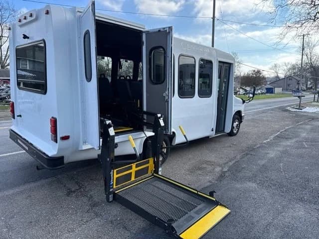 2017 Ford E-Series Cutaway ADA Shuttle Bus - Image 4