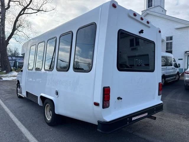 2017 Ford E-Series Cutaway ADA Shuttle Bus - Image 7