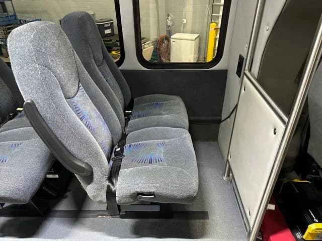 2016 Ford F-650 Super Duty Shuttle Bus - Image 15
