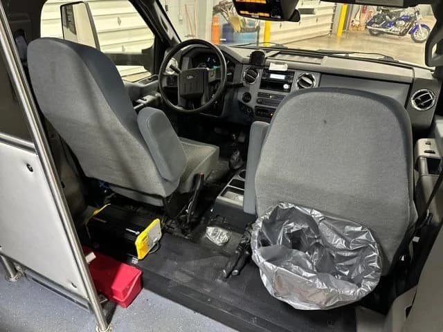 2016 Ford F-650 Super Duty Shuttle Bus - Image 16