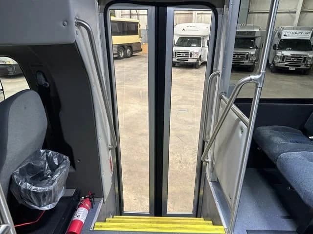 2016 Ford F-650 Super Duty Shuttle Bus - Image 19