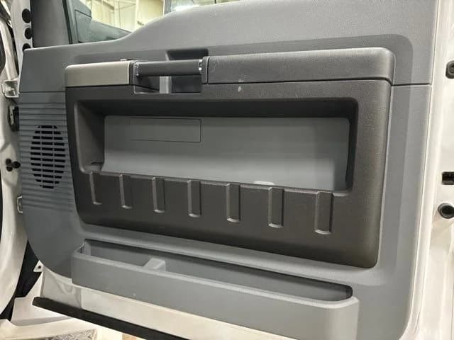 2016 Ford F-650 Super Duty Shuttle Bus - Image 20