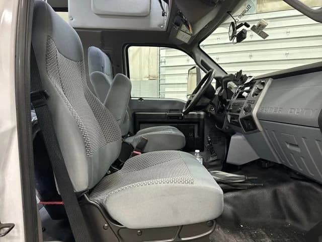 2016 Ford F-650 Super Duty Shuttle Bus - Image 21