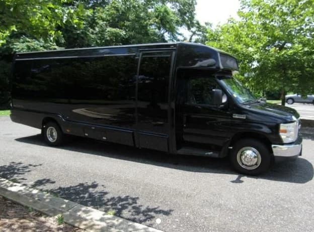 2015 Ford E-450 Krystal KK28 Exec - Image 1