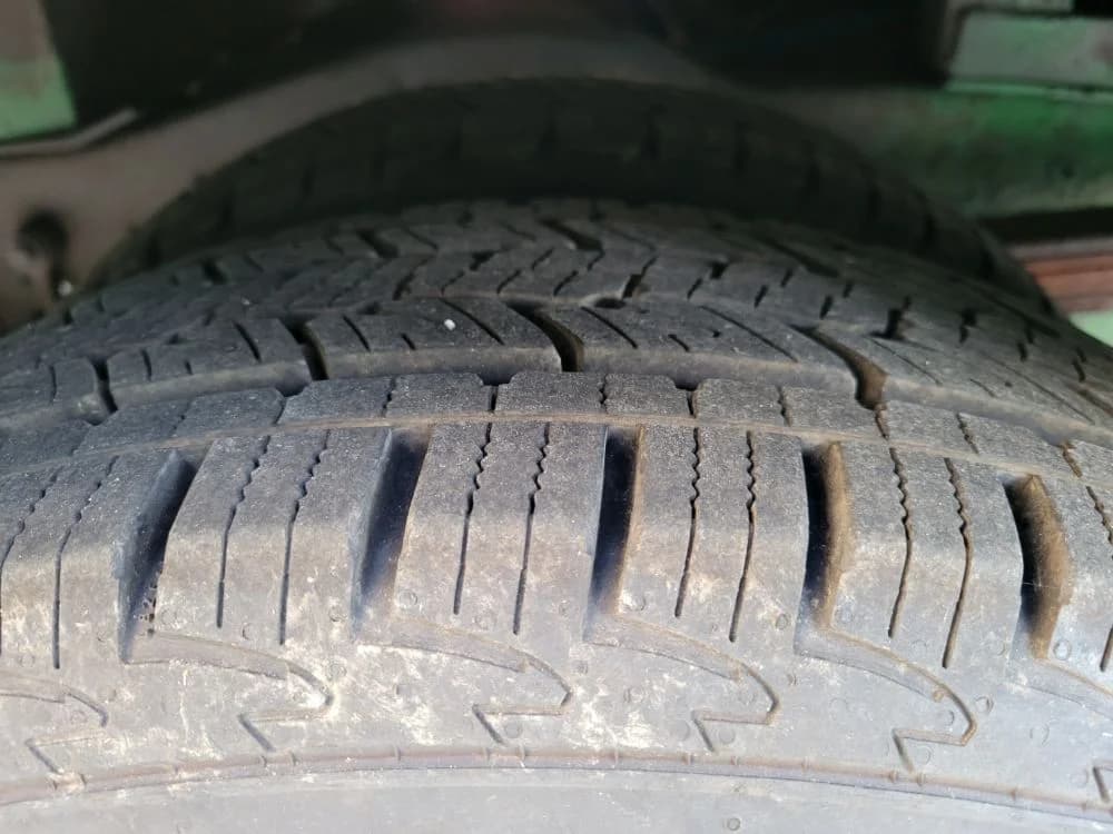 2006 Ford E450 - Image 11