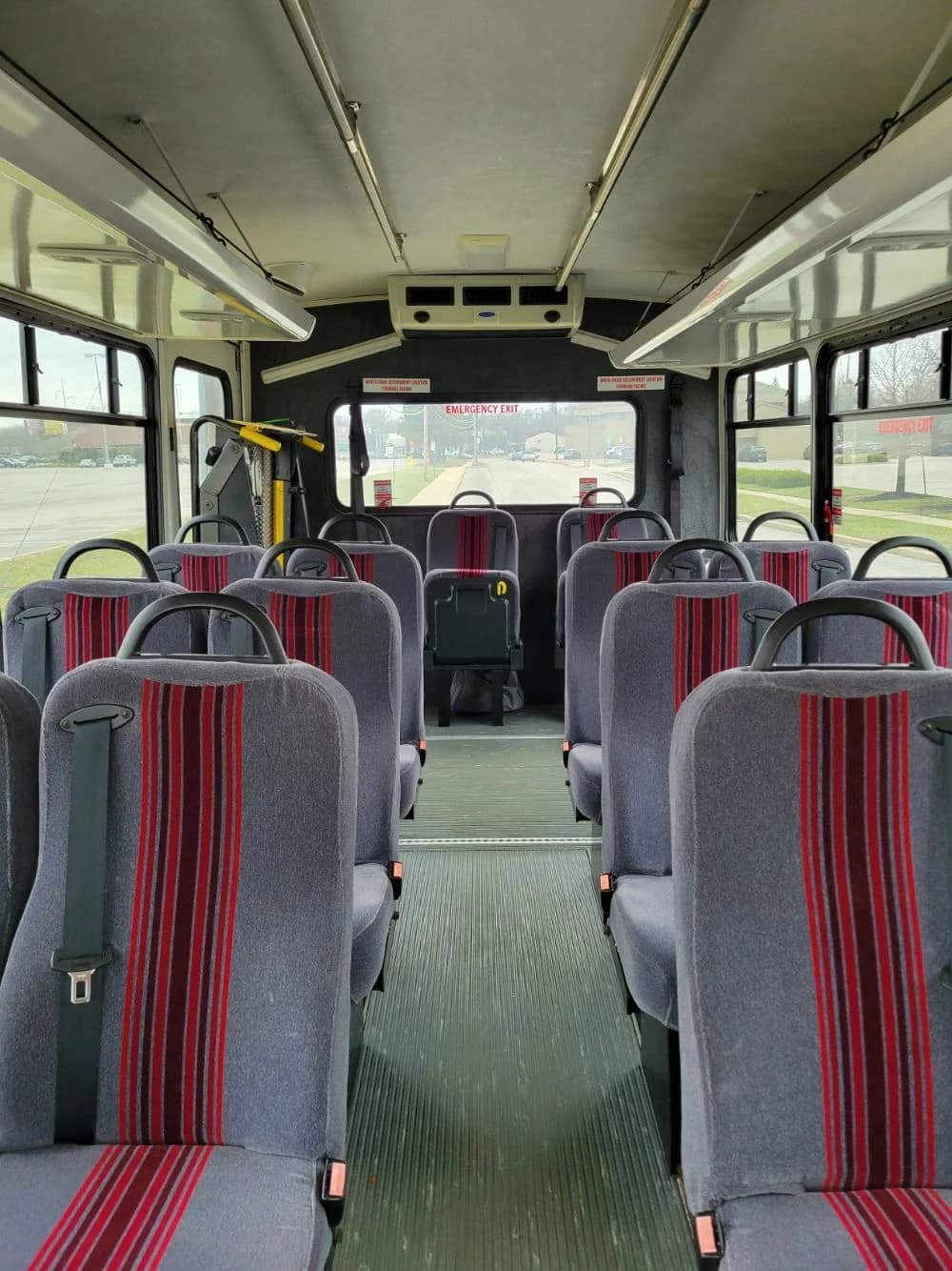 2006 Ford E450 - Image 16