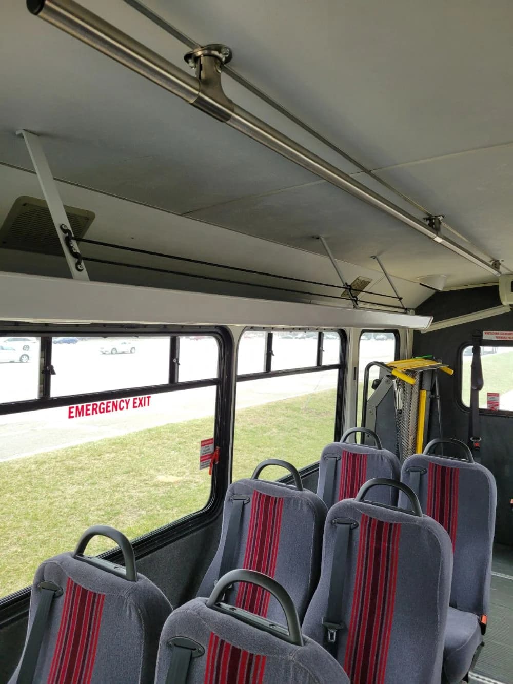 2006 Ford E450 - Image 17