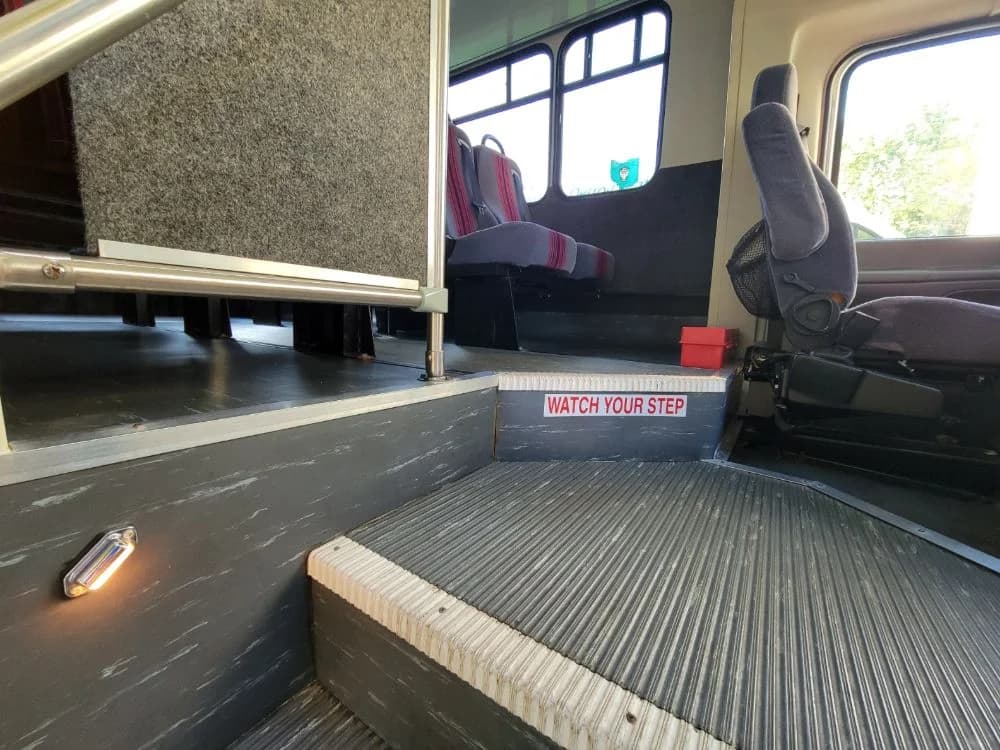 2006 Ford E450 - Image 7