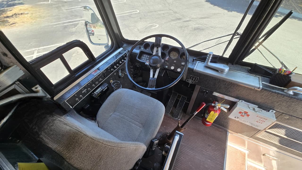 1982 MCI MCI 9 Motor Coaches - Image 5