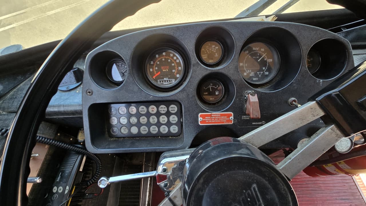 1984 MCI MCI 9 Motor Coaches - Image 2