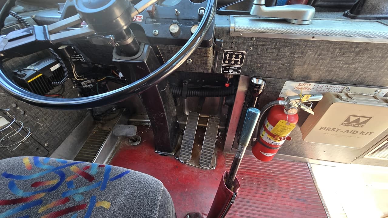 1984 MCI MCI 9 Motor Coaches - Image 11