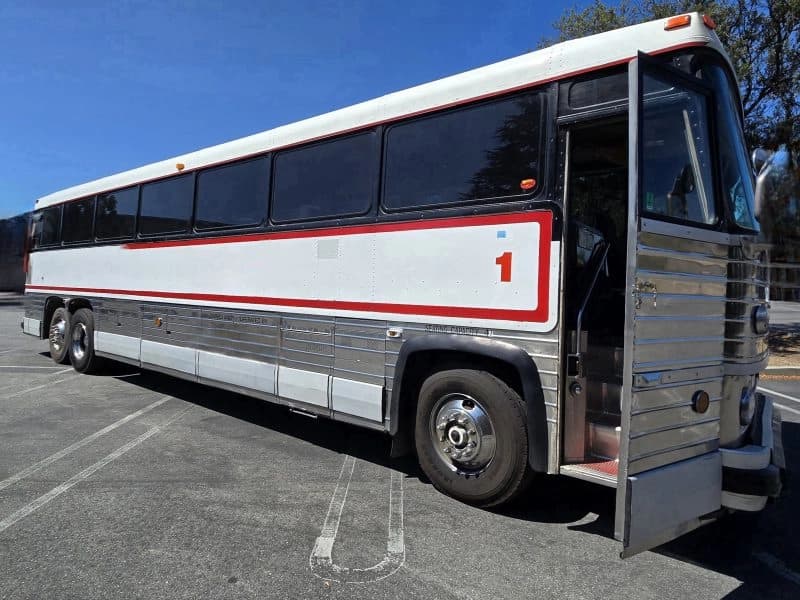 1984 MCI MCI 9 Motor Coaches - Image 5