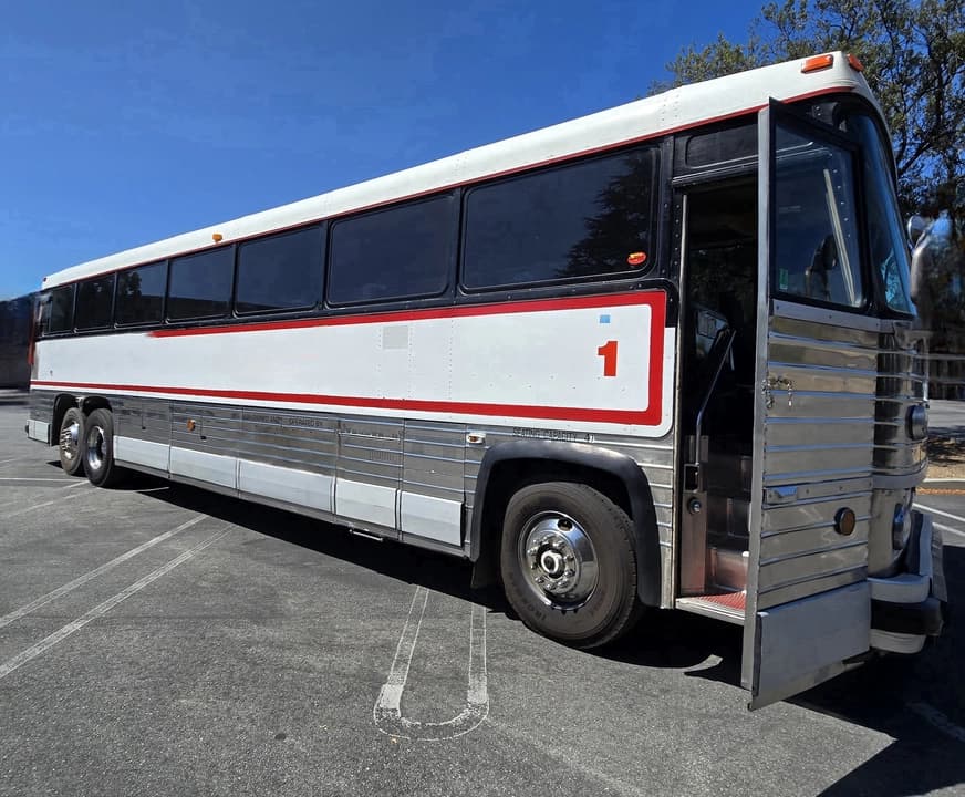 1984 MCI MCI 9 Motor Coaches - Image 6