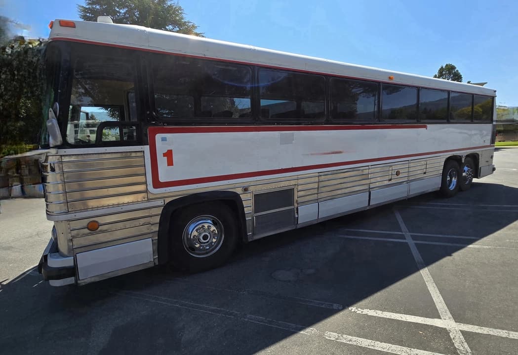 1984 MCI MCI 9 Motor Coaches - Image 10