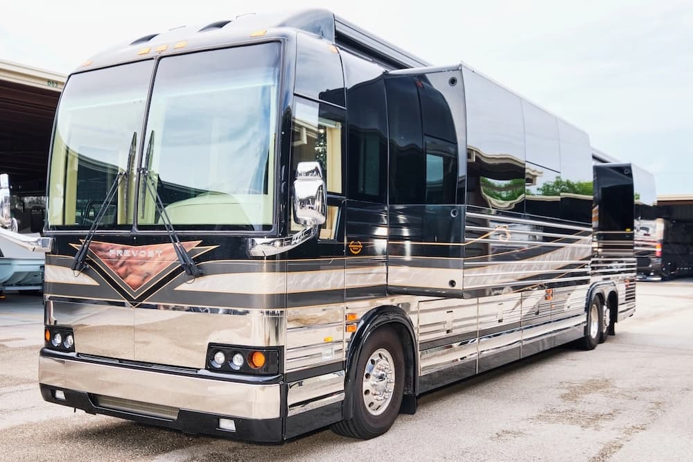 2004 Prevost Marathon XLII Motorhome - Image 9