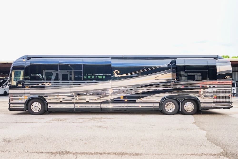 2004 Prevost Marathon XLII Motorhome - Image 10