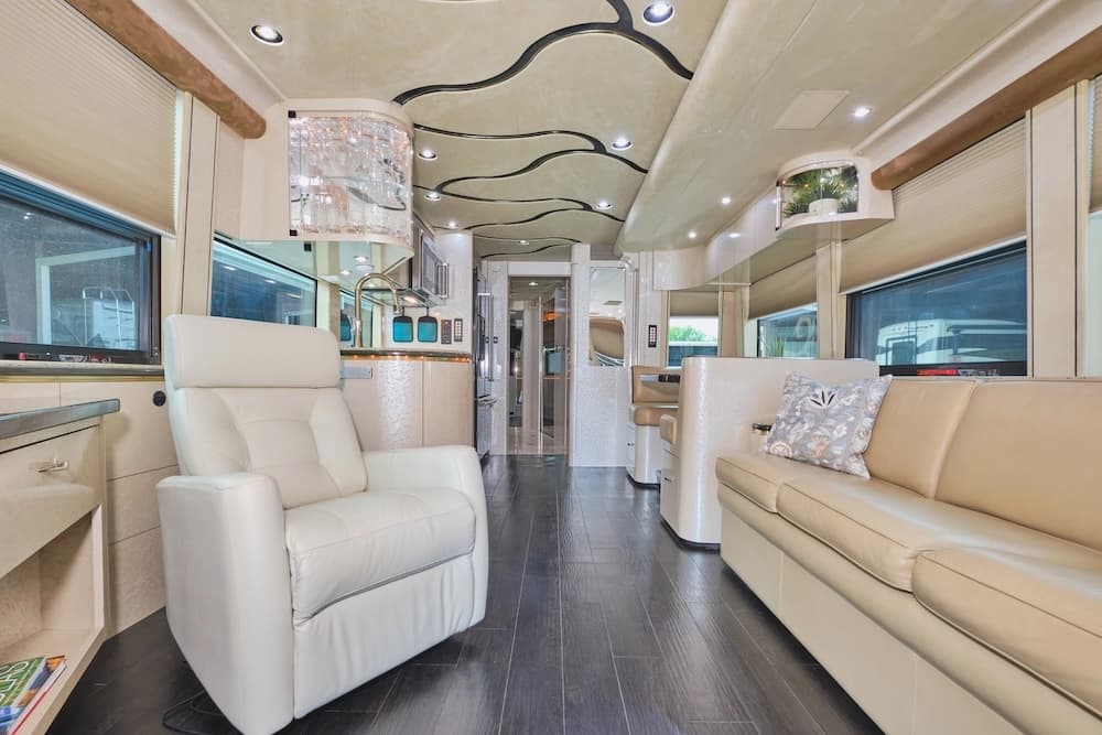 2004 Prevost Marathon XLII Motorhome - Image 12