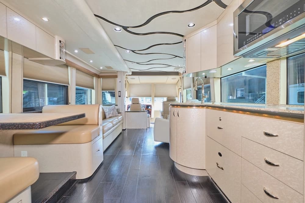 2004 Prevost Marathon XLII Motorhome - Image 13
