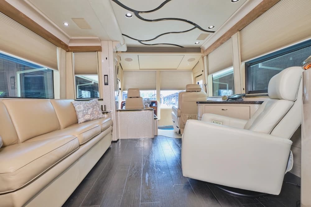 2004 Prevost Marathon XLII Motorhome - Image 16