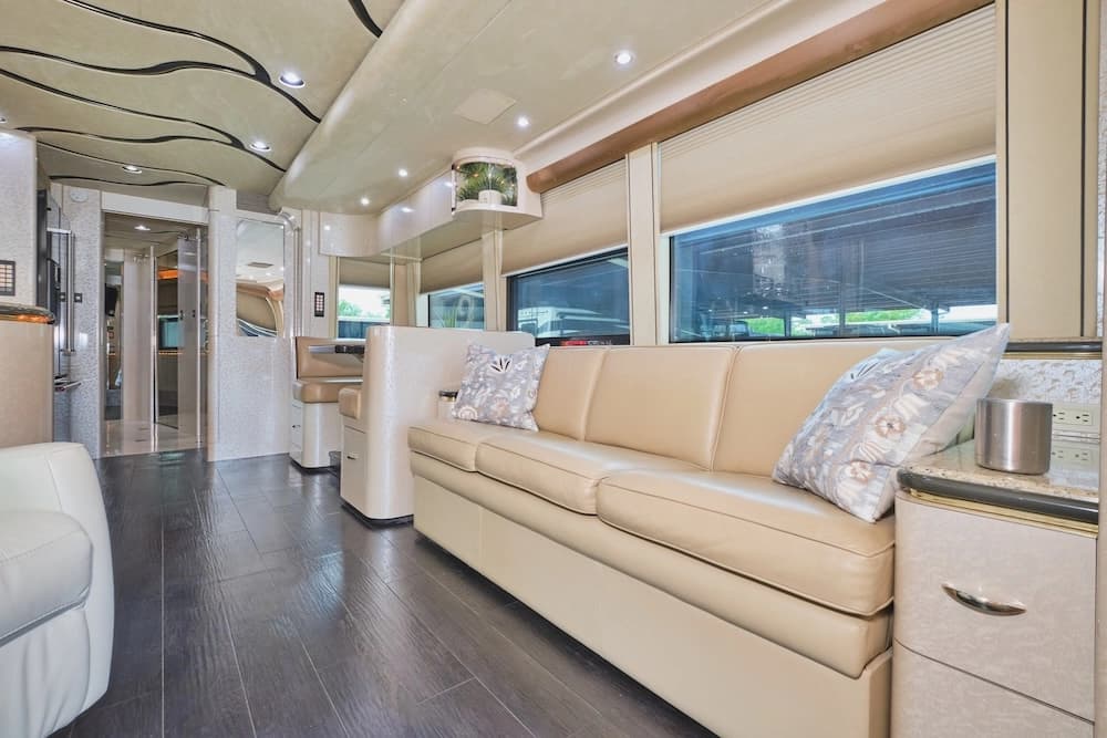 2004 Prevost Marathon XLII Motorhome - Image 17