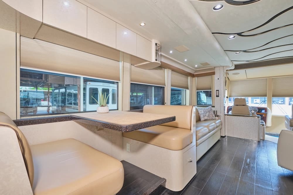 2004 Prevost Marathon XLII Motorhome - Image 18