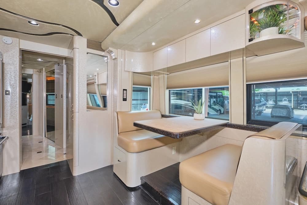 2004 Prevost Marathon XLII Motorhome - Image 19
