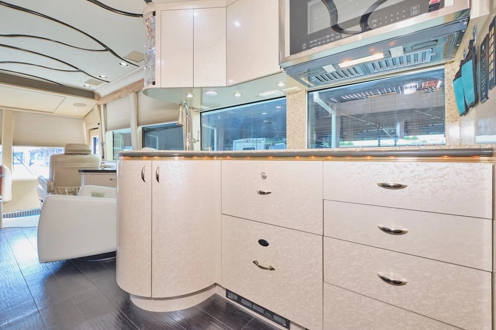 2004 Prevost Marathon XLII Motorhome - Image 21