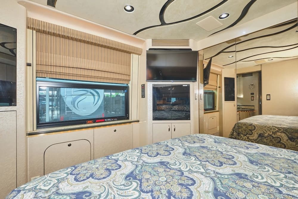 2004 Prevost Marathon XLII Motorhome - Image 26