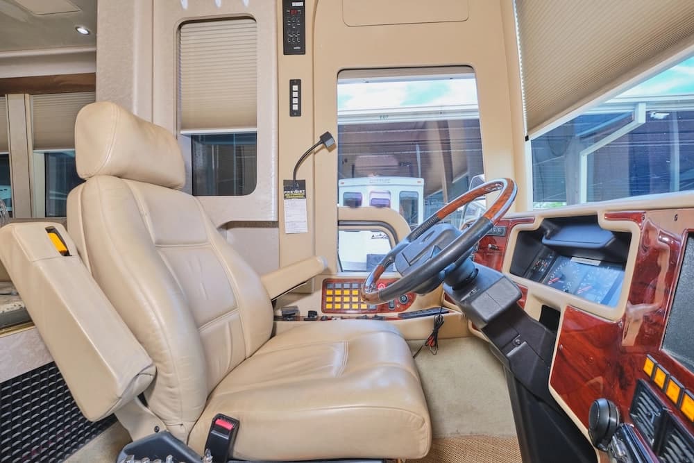 2004 Prevost Marathon XLII Motorhome - Image 37