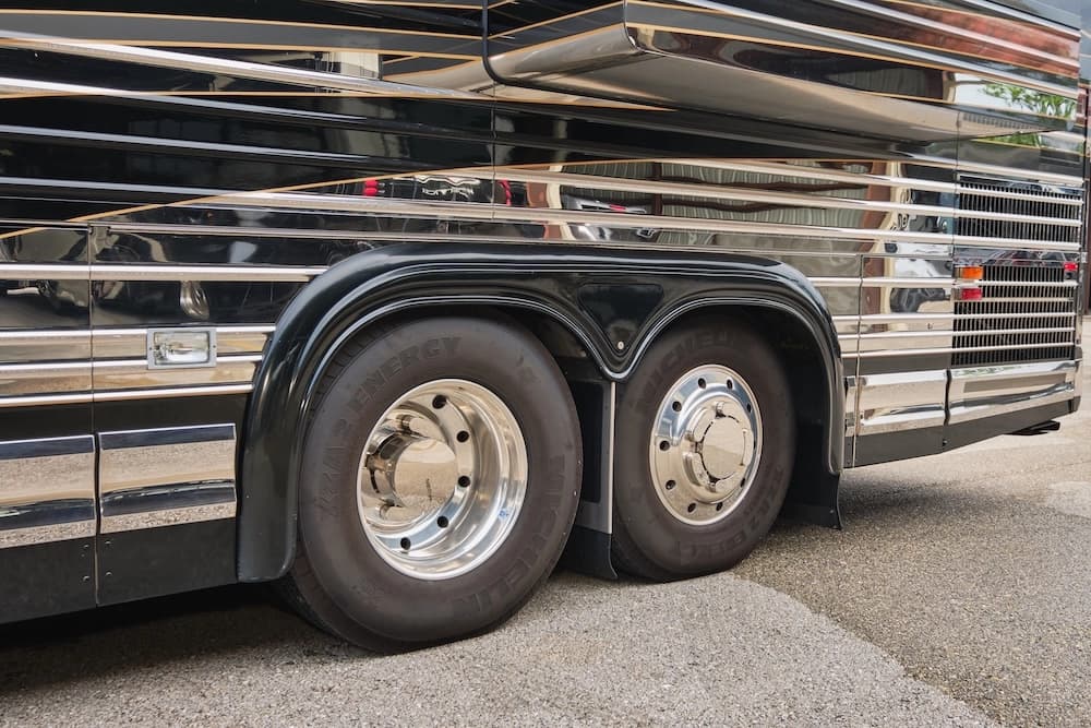 2004 Prevost Marathon XLII Motorhome - Image 43