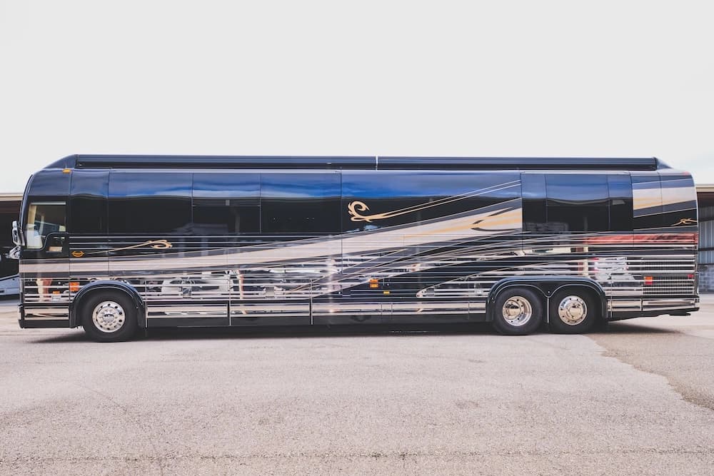 2004 Prevost Marathon XLII Motorhome - Image 6