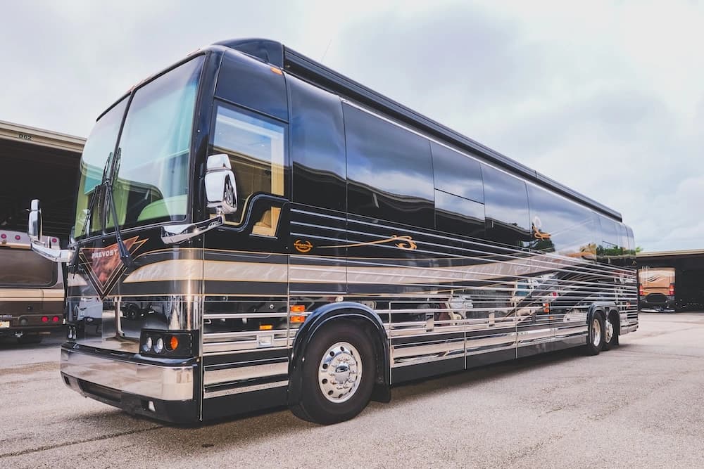 2004 Prevost Marathon XLII Motorhome - Image 7