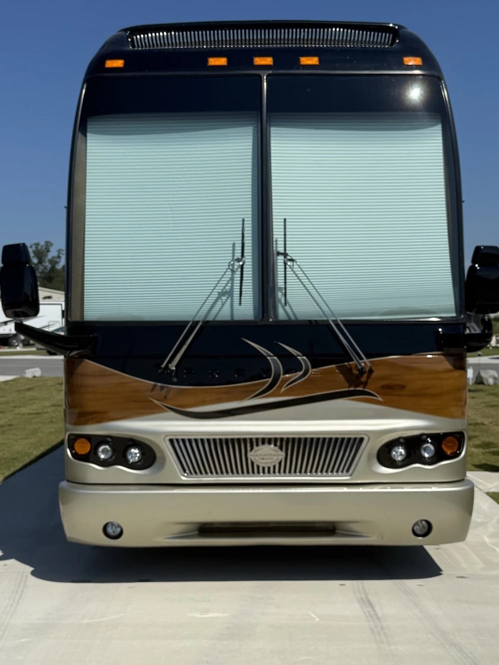 2009 Prevost Marathon H3-45 Motorhome - Image 3