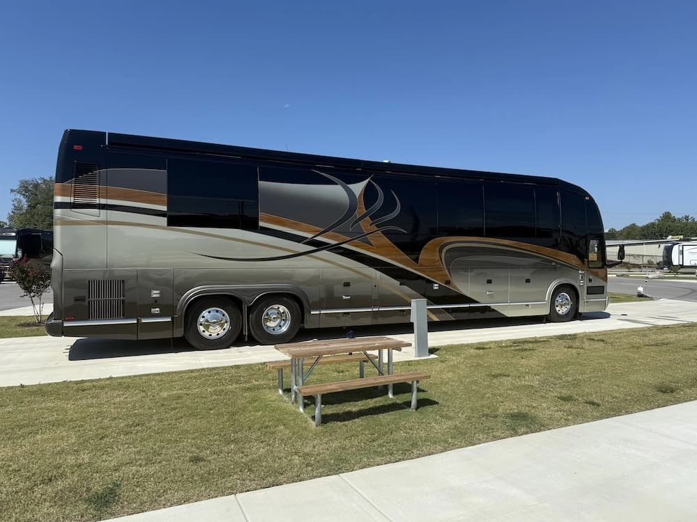 2009 Prevost Marathon H3-45 Motorhome - Image 14