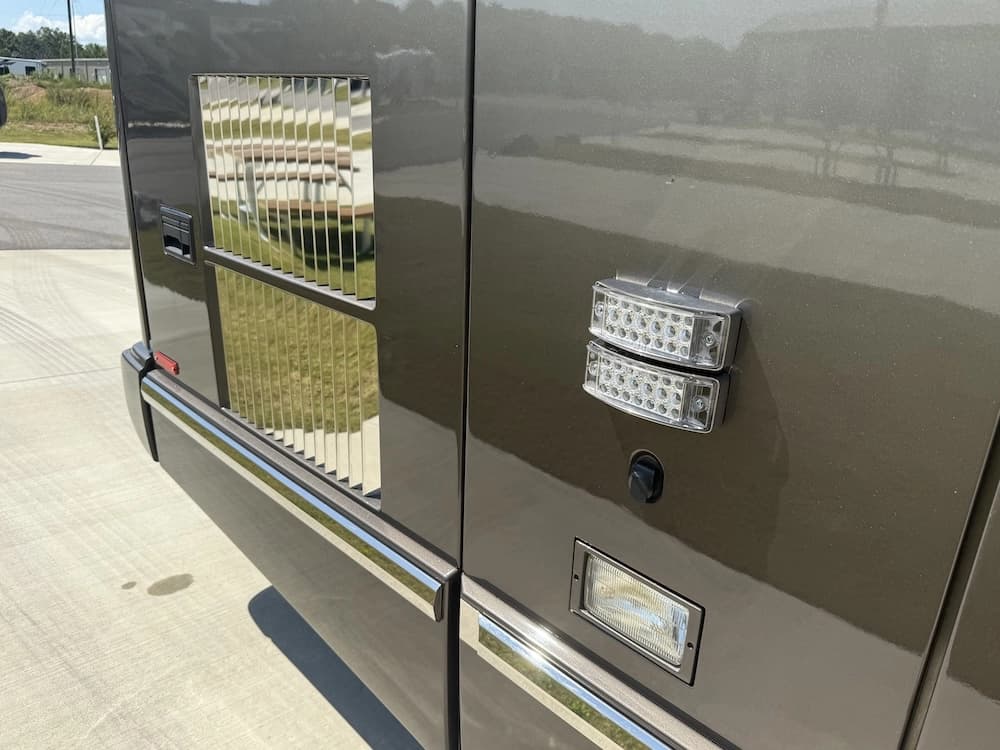 2009 Prevost Marathon H3-45 Motorhome - Image 24