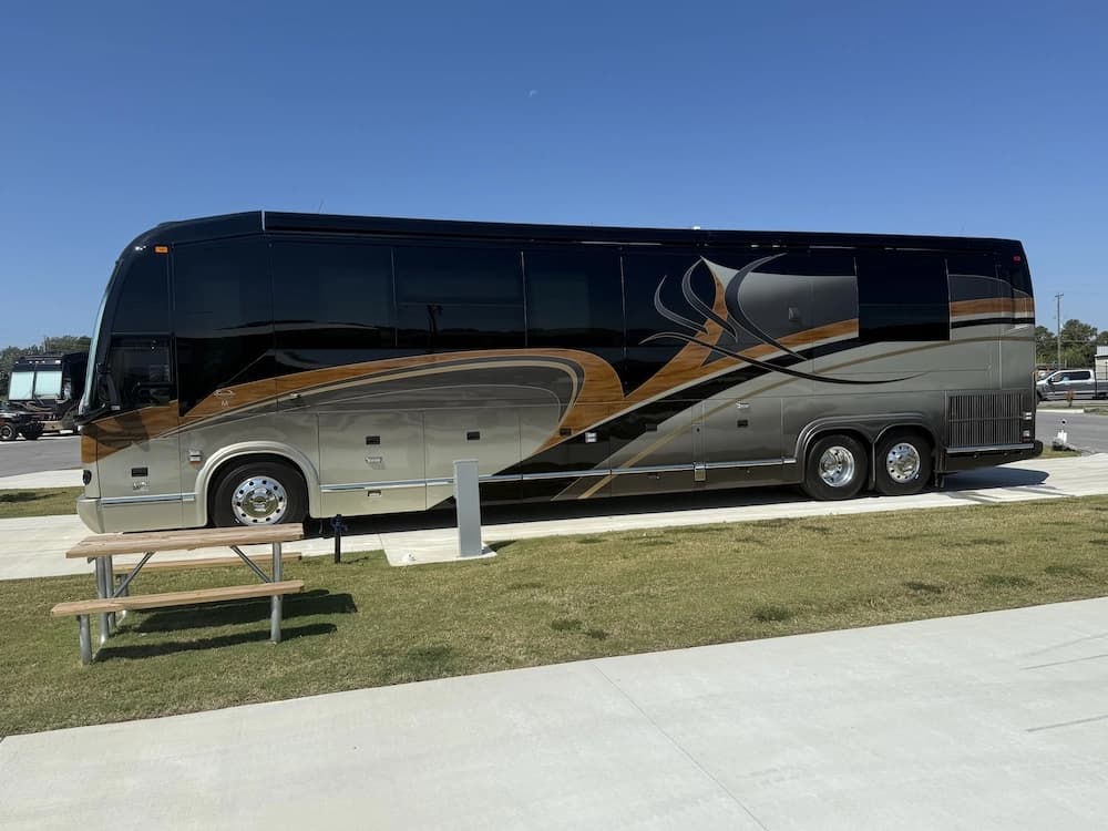 2009 Prevost Marathon H3-45 Motorhome - Image 5