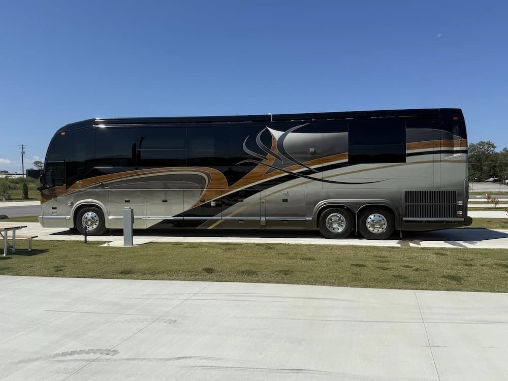 2009 Prevost Marathon H3-45 Motorhome - Image 6